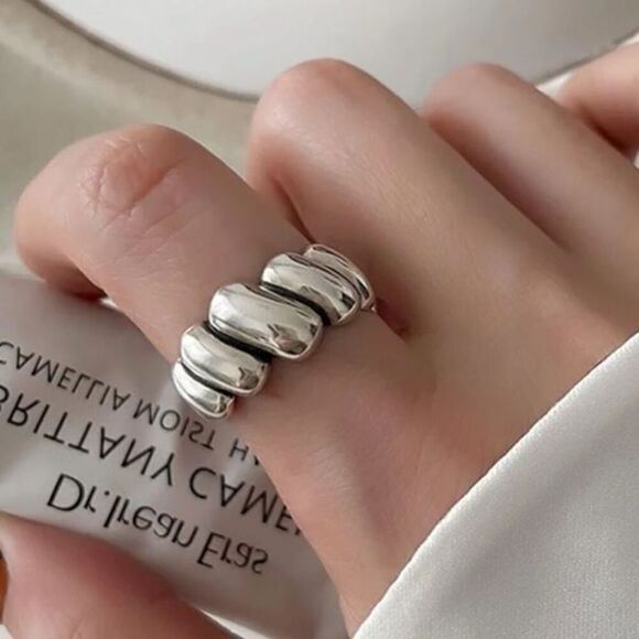 No Brand Jewelry - The Sublime Swirl ring in 925 silver adjustable